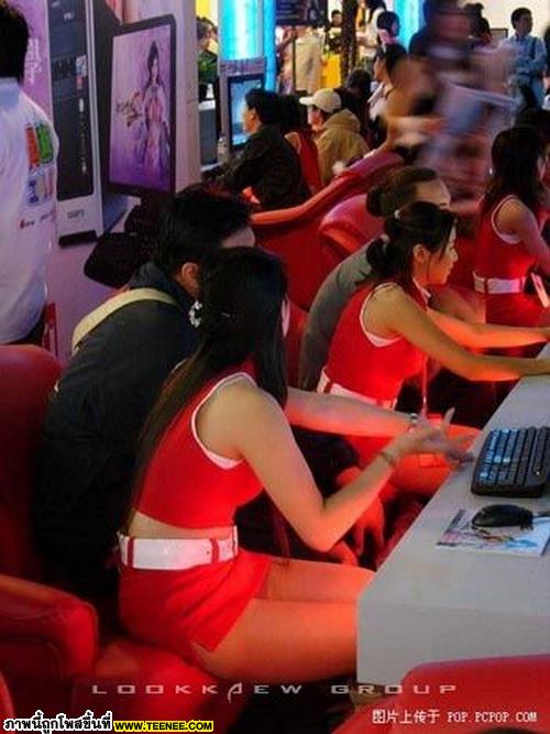 Internet Cafe in Shanghai 