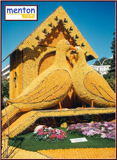 fruit festival in Italy......way cool^_^