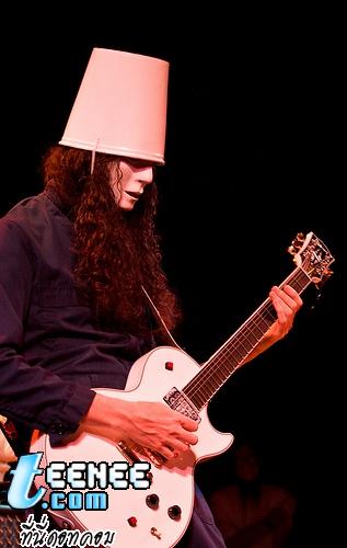 หนุ่มรูปงาม นามว่า Buckethead