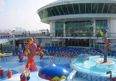 MS Freedom of the Seas เป็นเรือโดยสารที่มีขนาดใหญ่ที่สุดในโลก